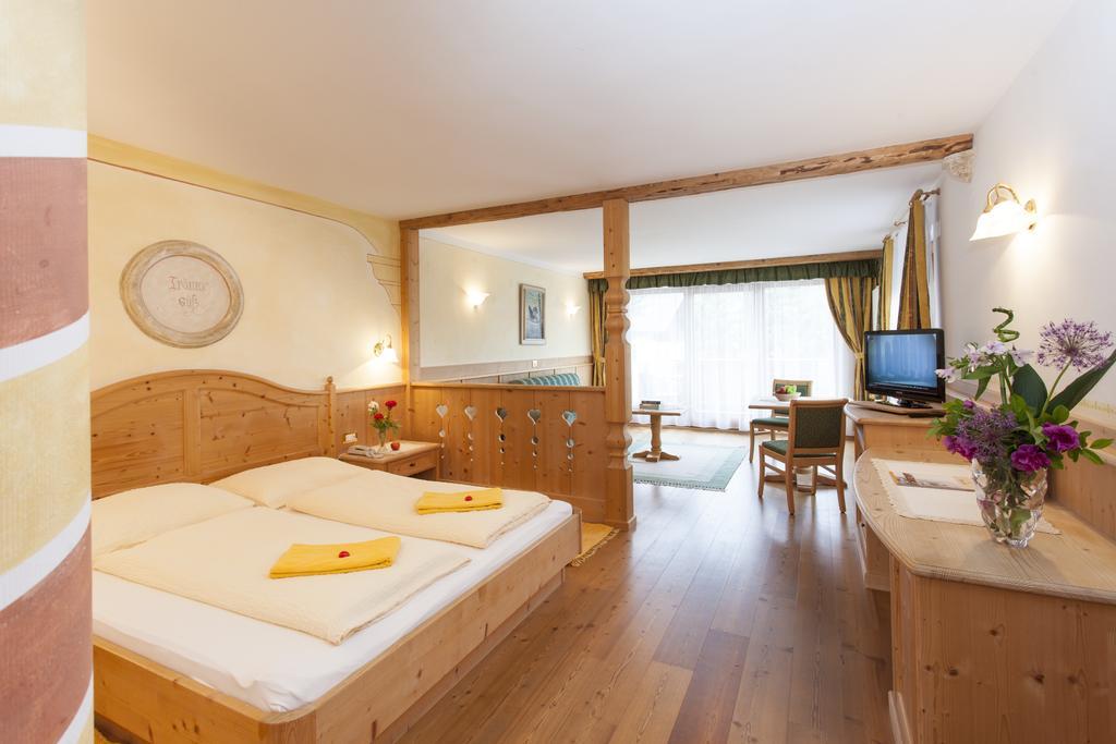 Landhotel Tharerwirt Olang الغرفة الصورة